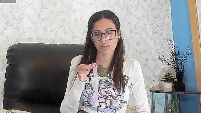 Emily Lopera online show from July 23, 6:27 pm