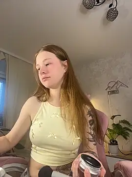 GoldenSunBunny online show from April 13, 3:08 am