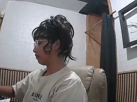 spicyren online show from June 25, 11:45 am