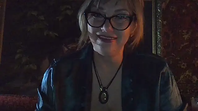 Lia Rayss online show from May 10, 7:05 pm