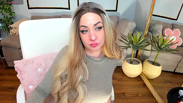 ElyssaVibe online show from April 21, 2:51 am