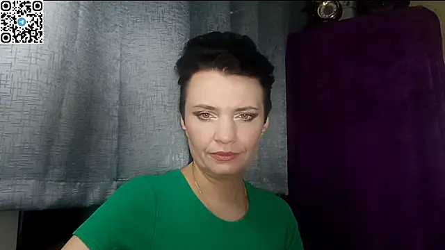 HotMamaQueen234 online show from May 6, 8:24 pm