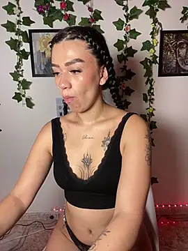 chloe evans0 online show from June 3, 3:40 am