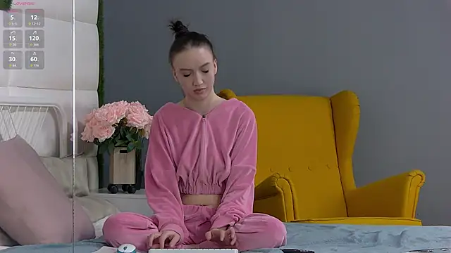 MonaHicks online show from April 21, 2:51 am