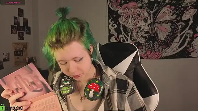 LittleKittenStar online show from April 24, 3:31 am