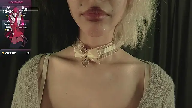 Layla Muur online show from April 30, 3:39 pm