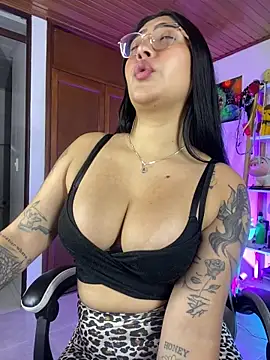ami santos online show from April 28, 1:04 pm