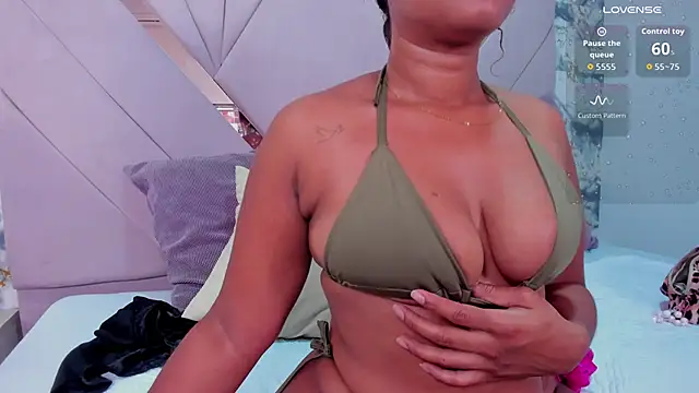 mia rouxx1 online show from April 30, 4:39 am