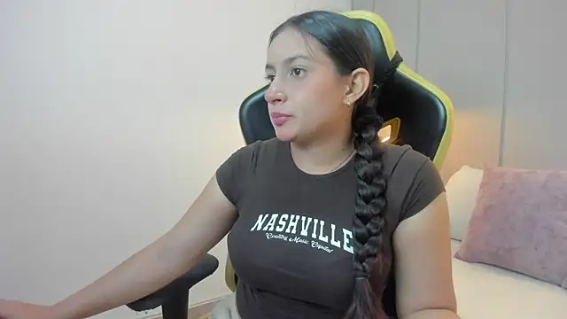 kira relish online show from April 25, 11:13 am