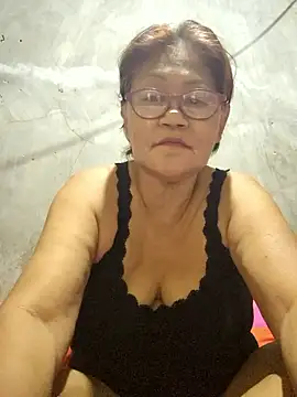 Sunflower1956 online show from April 25, 1:41 pm