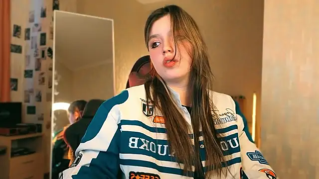 Chloe Rozzy online show from March 20, 2:33 pm