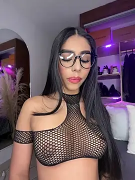 Rossie Blooms online show from April 24, 10:12 pm
