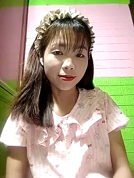 AmyLinee01 online show from May 6, 3:43 am