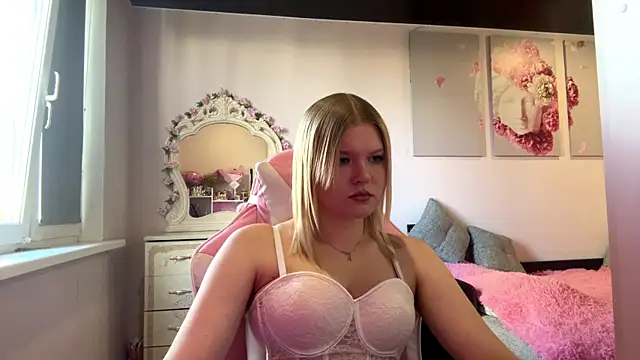 SweettAnny online show from June 24, 3:22 pm
