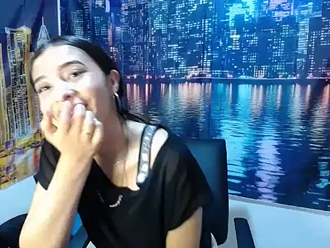 Itze Mua online show from March 22, 7:03 am