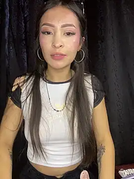 Itze Mua online show from June 6, 10:05 pm