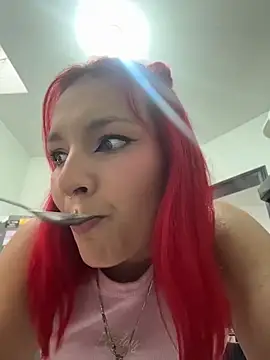 Amelie-RedHoney online show from May 4, 8:45 pm