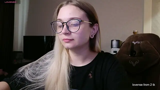 lucysussy online show from August 3, 3:07 pm