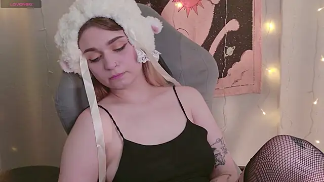 lucysussy online show from July 14, 1:38 pm