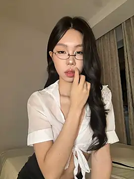 jolie 33 online show from June 8, 1:01 pm