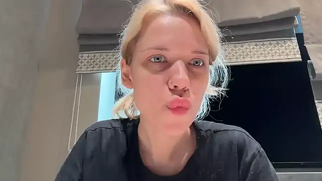 TenderChloe online show from June 18, 8:48 am