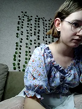 Heyy Mia online show from March 27, 4:30 pm