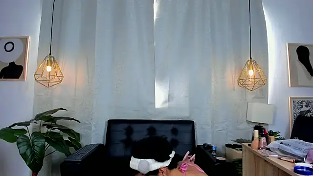 NahomiWhitte online show from April 27, 12:46 pm