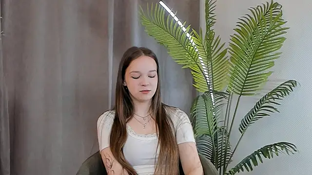 KiraGbur online show from March 26, 8:05 am