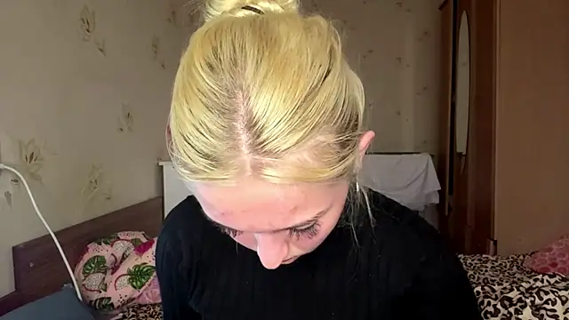 Sophia Blonde online show from May 11, 3:18 pm