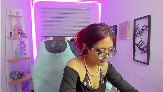 Sara Red X online show from April 25, 4:04 am