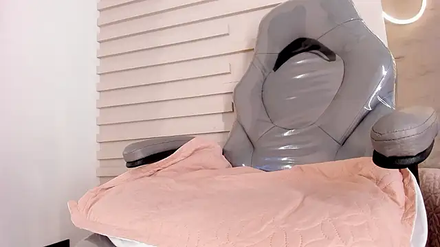 ivy leee online show from March 28, 9:46 pm