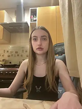 KariLindsey online show from April 18, 7:07 pm