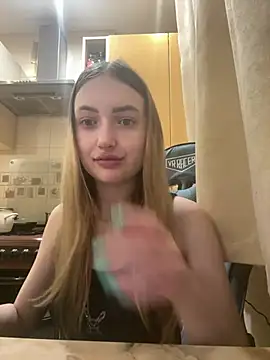 KariLindsey online show from April 18, 8:20 pm