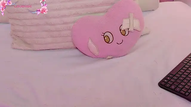 MoollyLove online show from April 23, 12:01 pm