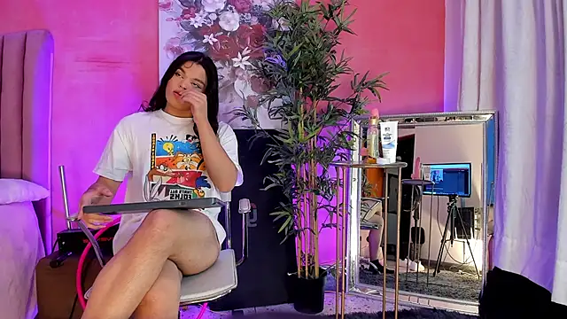 LexyNova  online show from April 19, 9:50 pm