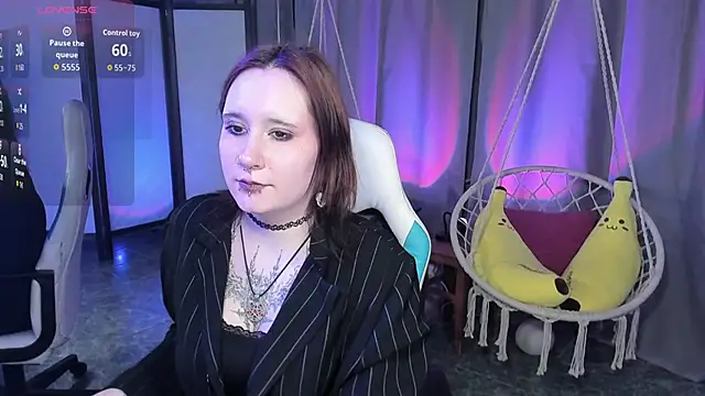 MollyBryant online show from March 27, 7:21 am