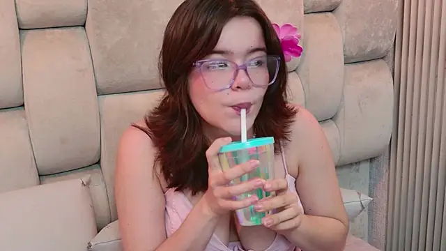 Alexa Missfortune online show from May 4, 9:07 pm