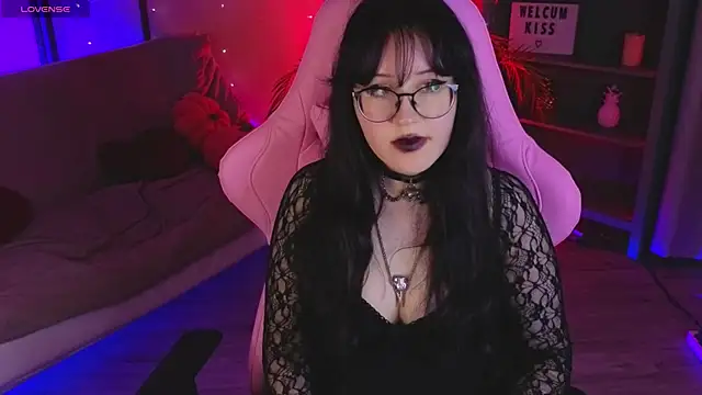 Laura  Wilson online show from April 2, 1:52 pm