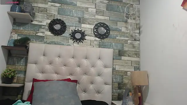 Skylernaomi online show from June 9, 3:33 pm