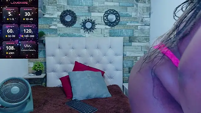 Skylernaomi online show from May 18, 1:28 pm