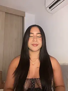 tammarasilk online show from April 28, 5:39 pm