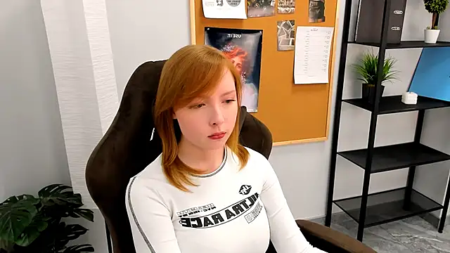 CherryCrushLove online show from April 26, 1:53 pm