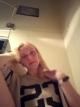 RinaSunX online show from April 2, 1:25 am