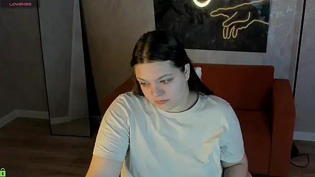 Evelyne Loo online show from April 27, 1:14 am
