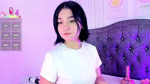 taily20  online show from April 14, 2:06 pm