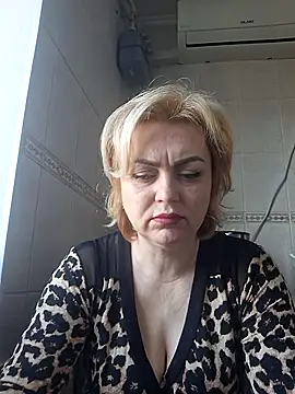 SylvieGold453 online show from April 14, 12:38 pm