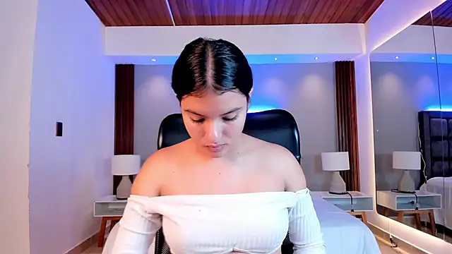 zoelins online show from May 1, 1:47 pm