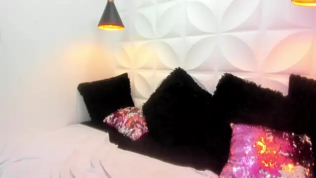 natty natacha online show from April 4, 1:43 pm