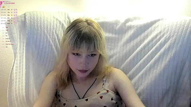 MiaKimiko online show from June 13, 1:25 am