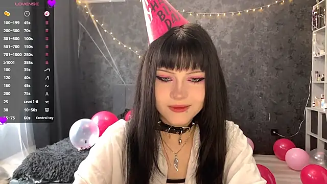 EmilyEmbears online show from May 16, 7:22 am